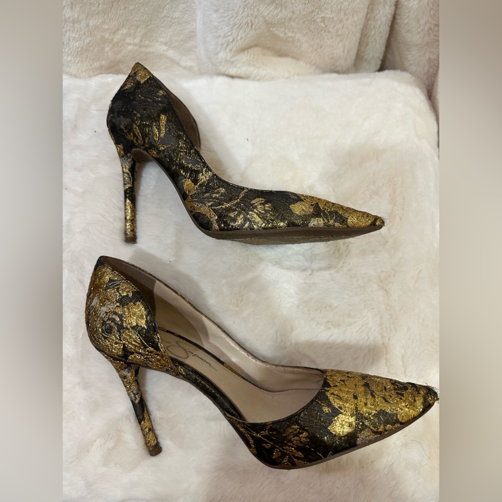 Jessica Simpson Elegant Black and Gold Heels - Picture 5 of 8